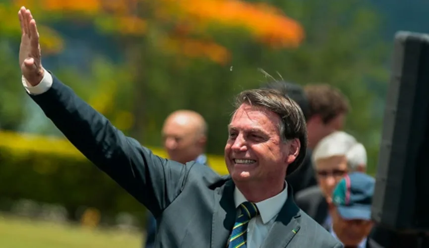 Bolsonaro ainda lidera disputa para 2022, mas a maioria reprova sua gestão