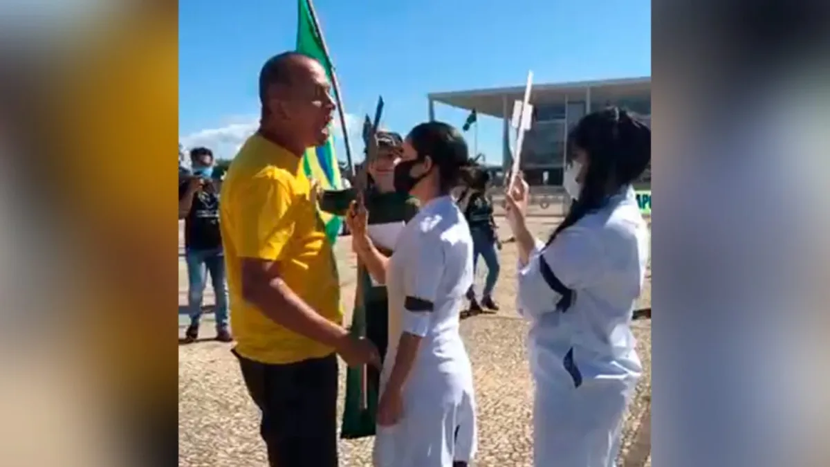 No DF, manifestantes pró-Bolsonaro ofendem profissionais de saúde que homenageavam mortos pelo Covid-19