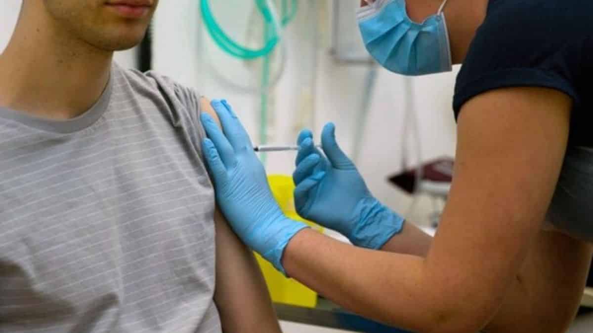 Vacina de Oxford contra Covid-19 começa a ser testada em profissionais de saúde de SP