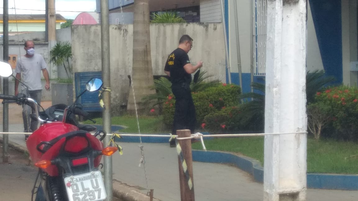 Polícia Federal chega à prefeitura de Sena nesta sexta e ninguém entra ou sai do órgão