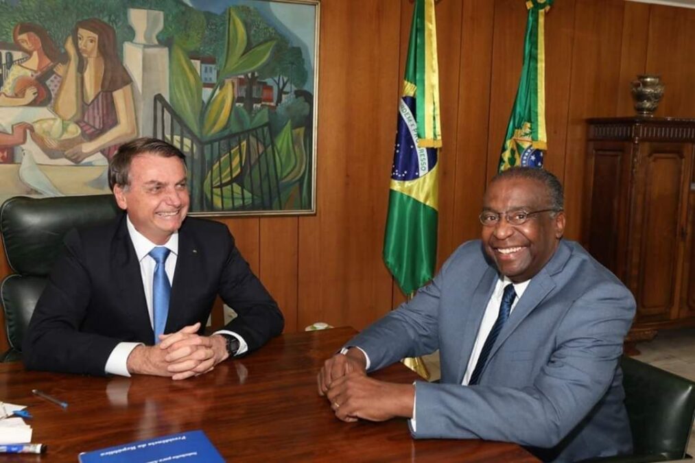Presidente Bolsonaro anuncia novo Ministro da Educação; Professor Carlos Decotelli