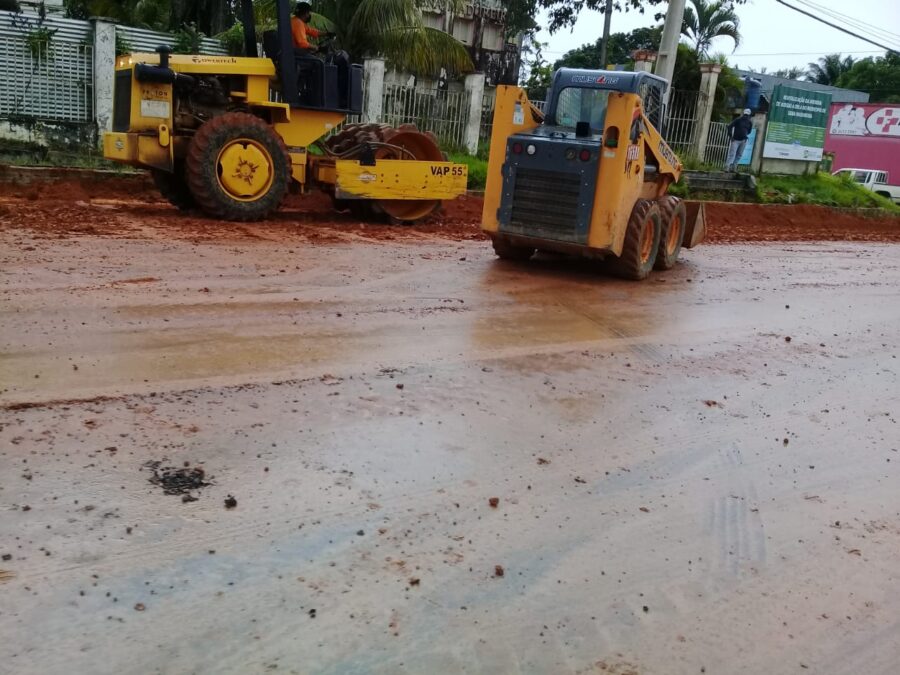 Prefeitura de Sena volta a mexer em trecho da Avelino Chaves pavimentado à pouco tempo