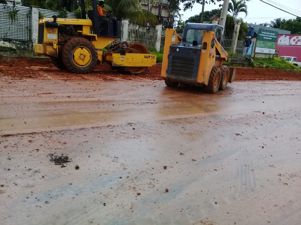 Prefeitura de Sena volta a mexer em trecho da Avelino Chaves pavimentado à pouco tempo