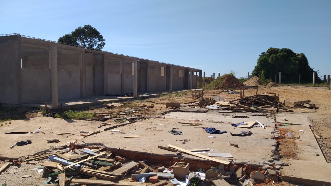 Imagens mostram obra de escola municipal de Sena Madureira parada