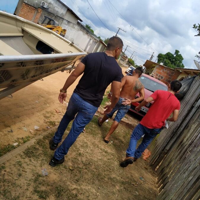 Poícia Cívil prende 2 foragidos e apreende arma, drogas, munições e motocicleta roubada em Sena Madureira