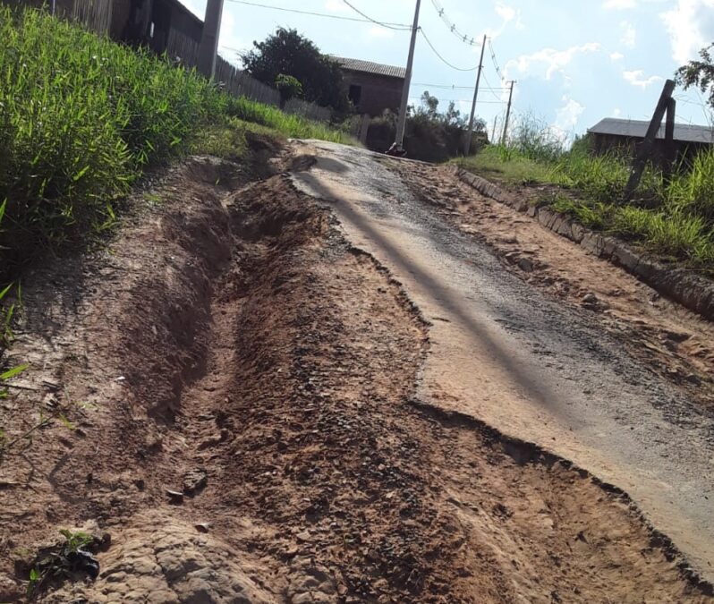 Morador teme acidente em rua deteriorada do bairro Nova Conquista em Sena Madureira