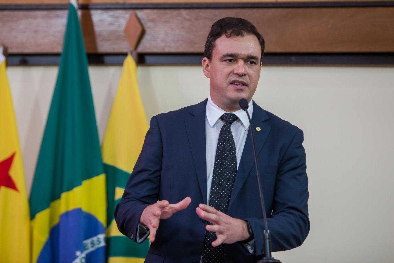 Daniel Zen cobra transparência nos gastos de combate à pandemia no Acre