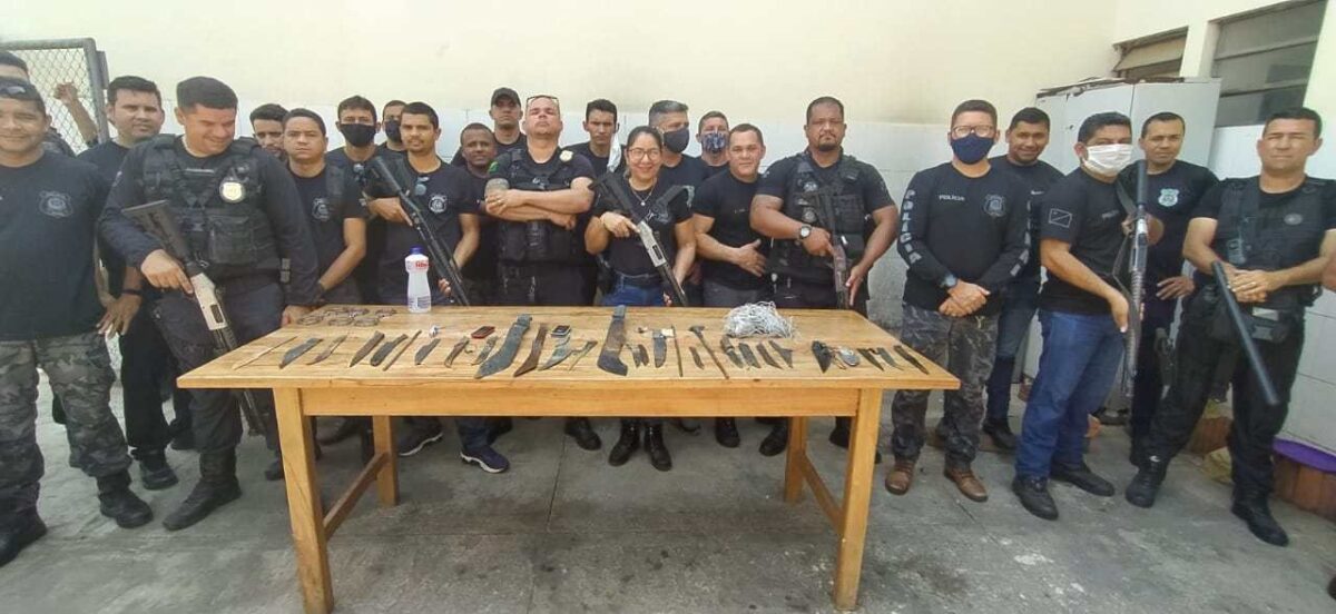 Em operação no presídio, policiais penais apreendem armas artesanais, celulares e carregadores