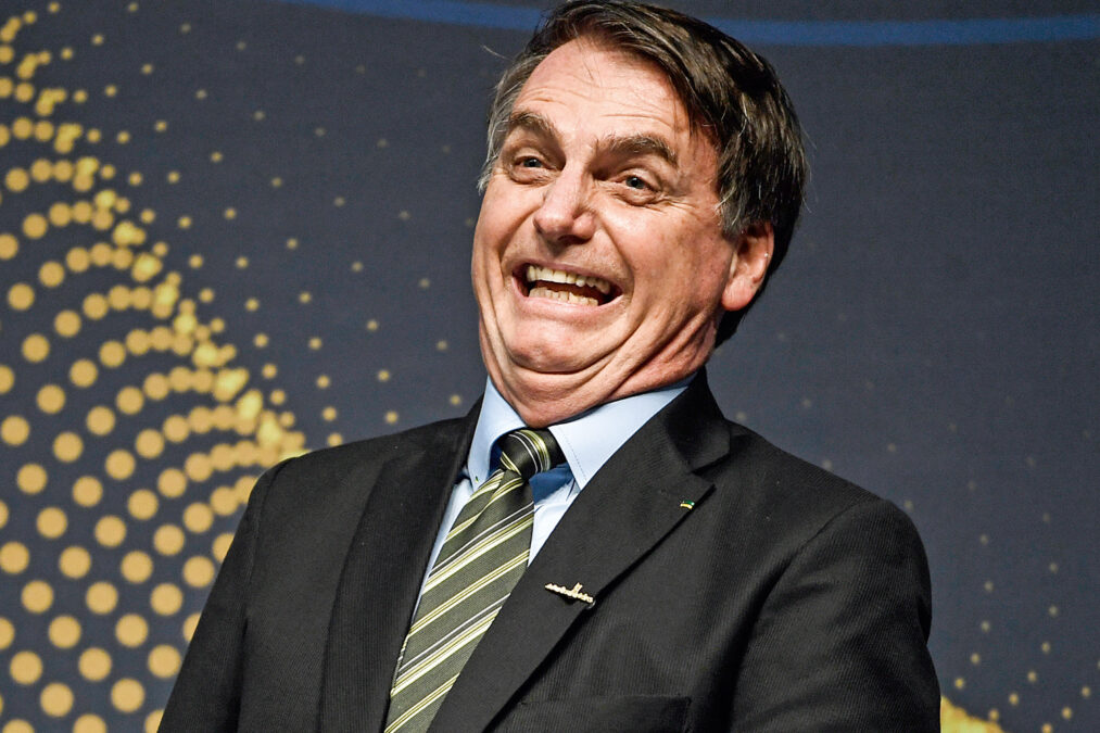 Bolsonaro veta indenização a profissional de saúde incapacitado pela Covid-19