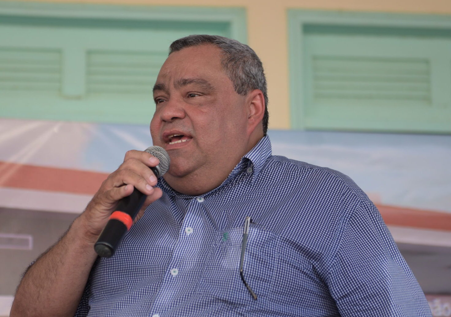 Prefeito Mazinho não paga FGTS de servidores e Justiça do Trabalho determina sequestro de quase 1 milhão de reais nas contas da Prefeitura de Sena