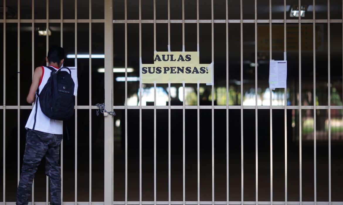 Acre segue com aulas suspensas e prevê retorno apenas em 2021