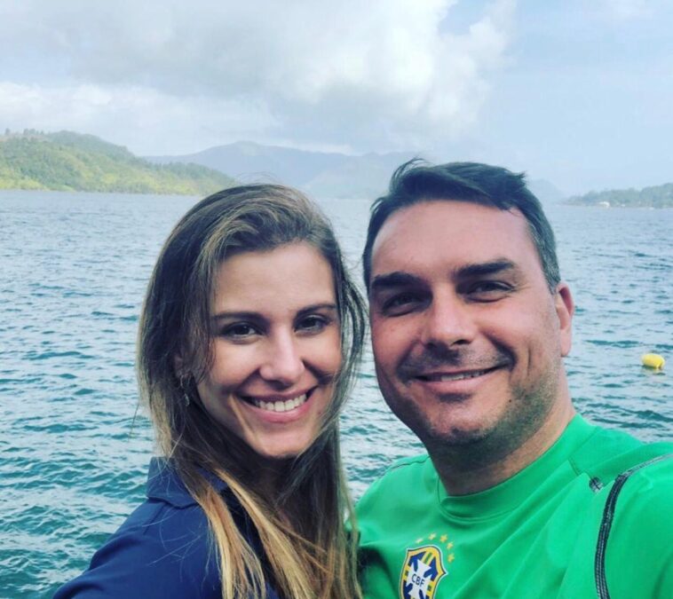 Flávio Bolsonaro vai a Noronha com passagem paga pelo Senado, mas alega equívoco