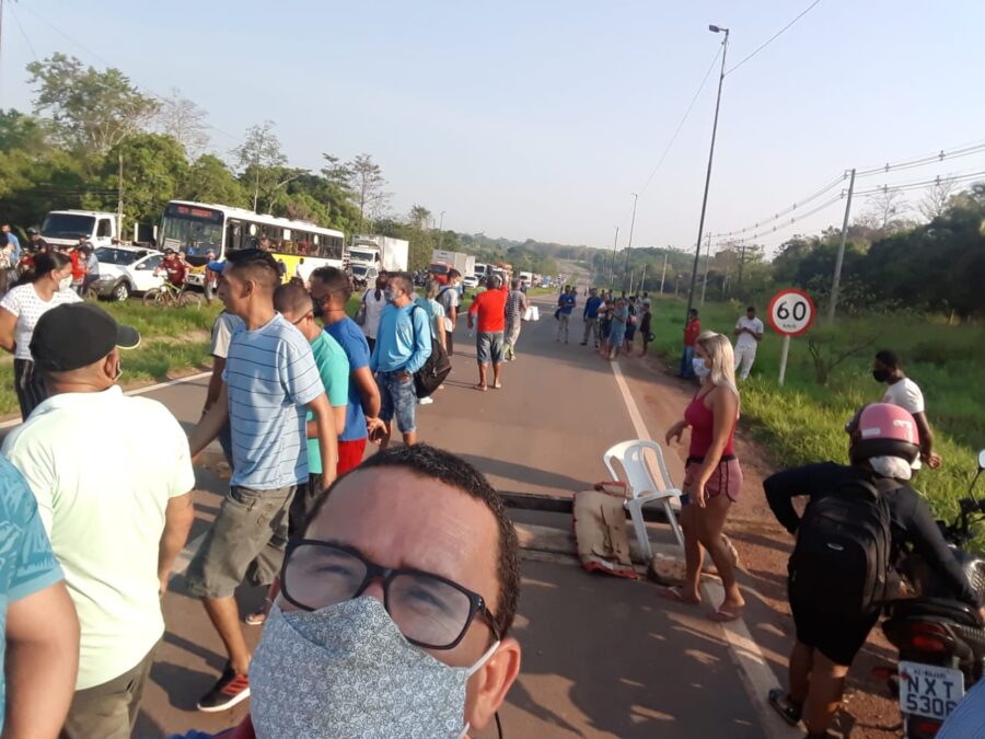 Moradores fecham BR 364 em Rio Branco pela segunda vez essa semana