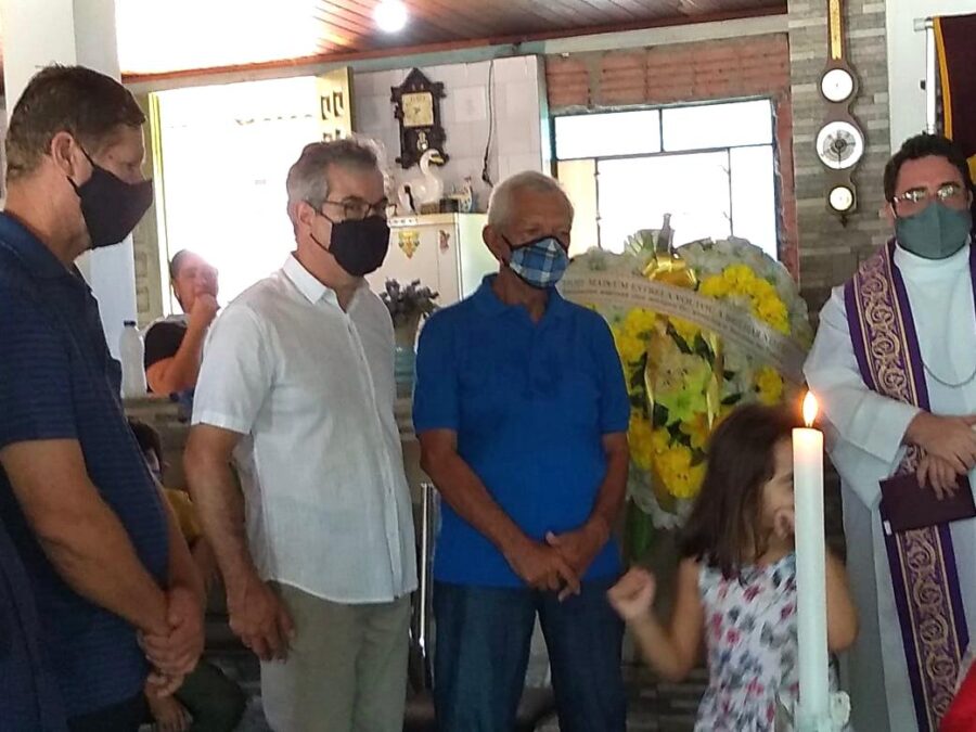 Jorge Viana vai a velório e sepultamento de dona Jandira e faz homenagem a amiga na internet