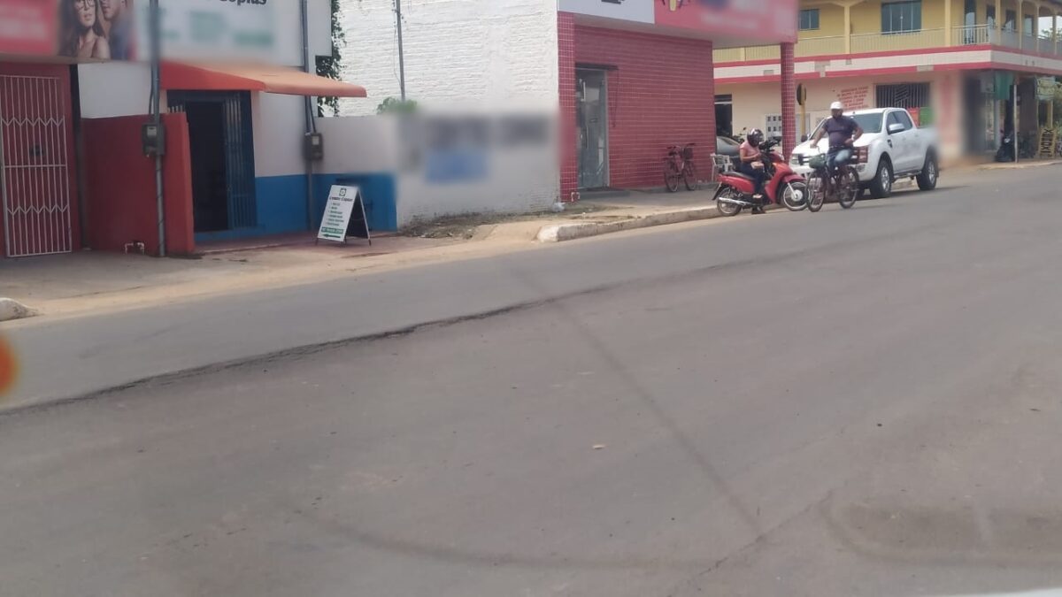 Trecho da Avenida Avelino Chaves recentemente pavimentado está afundando e pode causar grave acidente, diz vereador