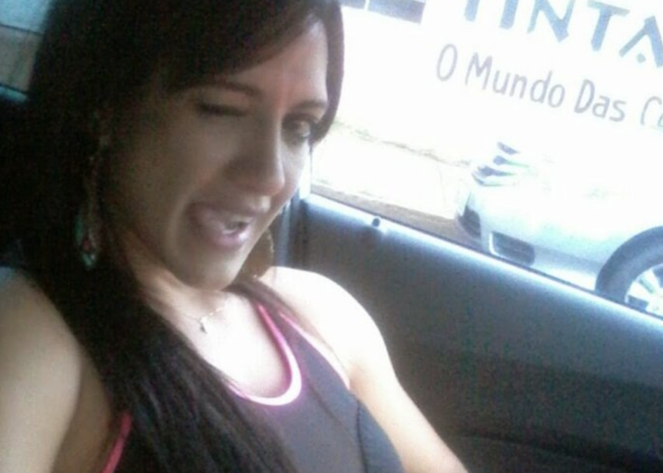 Candidata a vereadora do PTB faz fotos pelada e vaza na web. “Quero votos de macho”