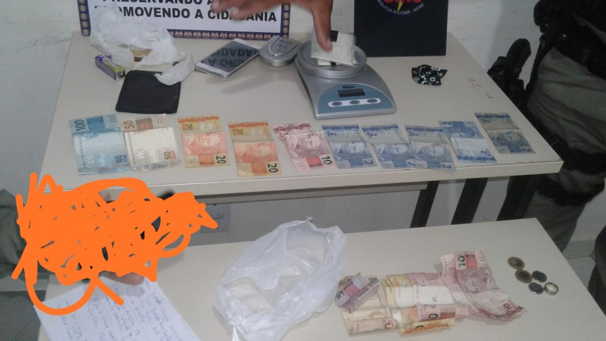 PM realiza a prisão de dois infratores e uma menor de idade por tráfico de droga no centro da cidade de Sena Madureira.