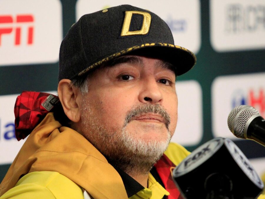 Morre Diego Maradona após parada cardiorrespiratória