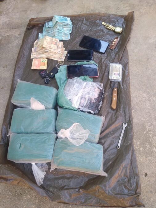 Durante limpeza em terreno, militares encontram bolsa com maconha no interior do Acre