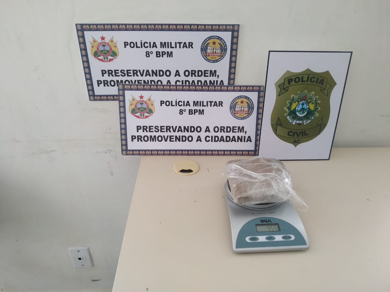 Polícia Militar e Polícia Civil,  apreendem entorpecente no Bairro Bosque