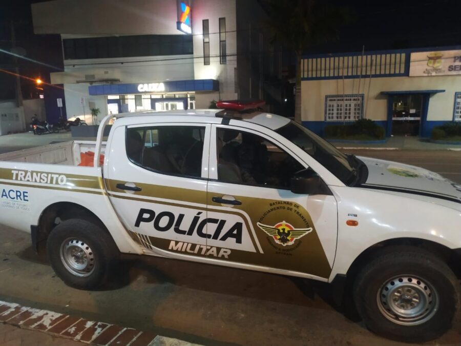 PM realiza cumprimento de mandado de prisão no centro da cidade de Sena Madureira