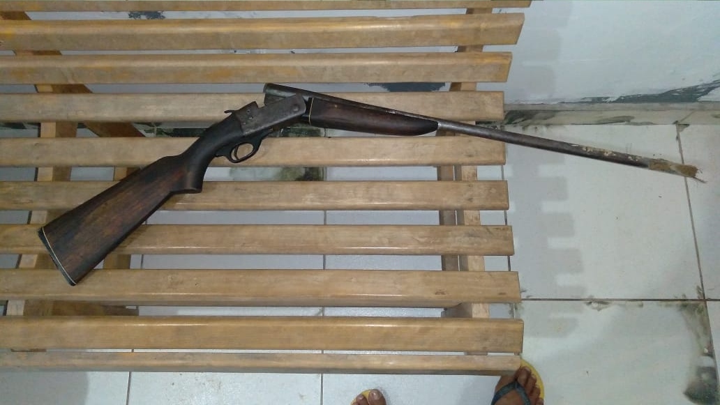 Manoel Urbano: PM apreende arma de fogo e recupera objetos roubados