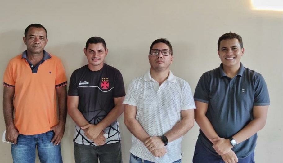 O bloco ‘centrão do Yaco’ reunido neste final de Semana, em Sena; da esquerda para a direta: Canário, Francisco, Dênis e Elvis