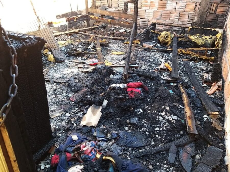 Polícia conclui inquérito sobre morte de crianças carbonizadas no AC e indicia mãe por abandono de incapaz