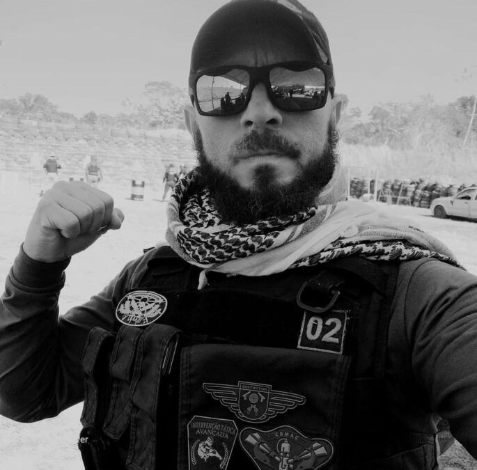 Policial penal perseguiu e atirou nas costas de picolezeiro após discussão em bar, diz polícia