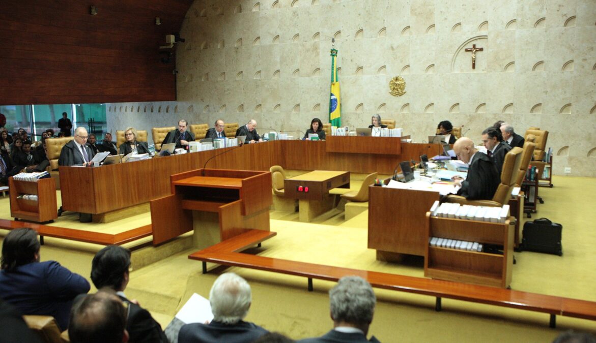 STF decide que amante não tem direito de dividir pensão com viúva