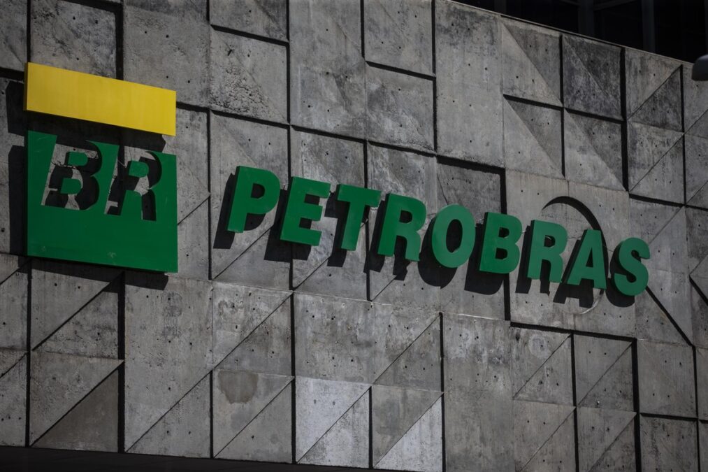 Petrobras reajusta gasolina em 7,6%; aumento vale a partir da terça-feira, dia 19