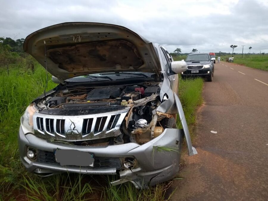 Lavador de carros sem CHN morre após invadir pista contrária e bater moto contra caminhonete no Acre