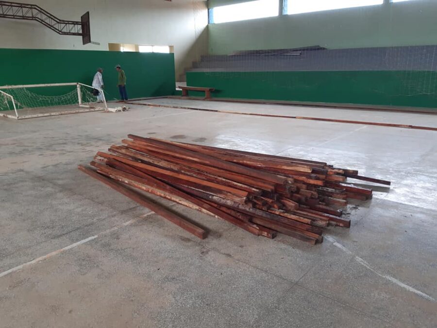 Prefeitura inicia construção de abrigo no ginásio estadual Hermilton Gadelha Pessoa para receber famílias que poderão ser atingidas por cheia do rio Iaco