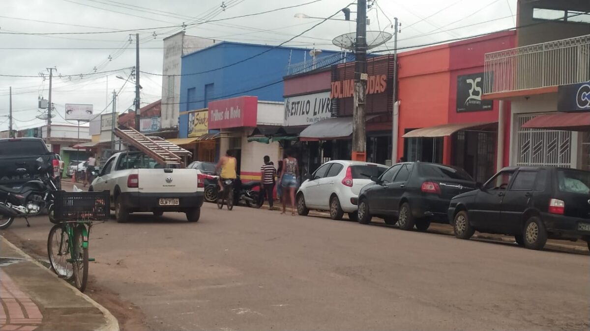 Maioria dos comerciantes em Sena ignoram decreto governamental e abrem as portas nesta quarta