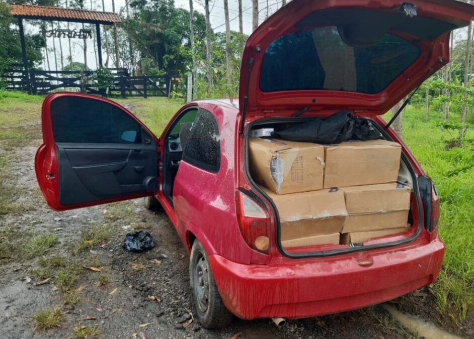 No AC, polícia apreende 700 maços de cigarros contrabandeados do Paraguai em veículo na BR-364