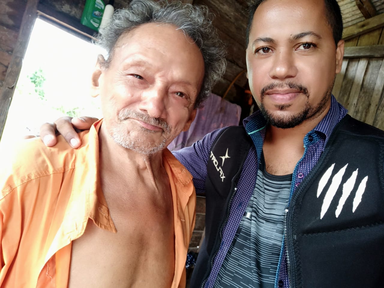 Vereador Carlos Beliza visita ribeirinhos de Sena Madureira atingidos pelas enchentes dos rios