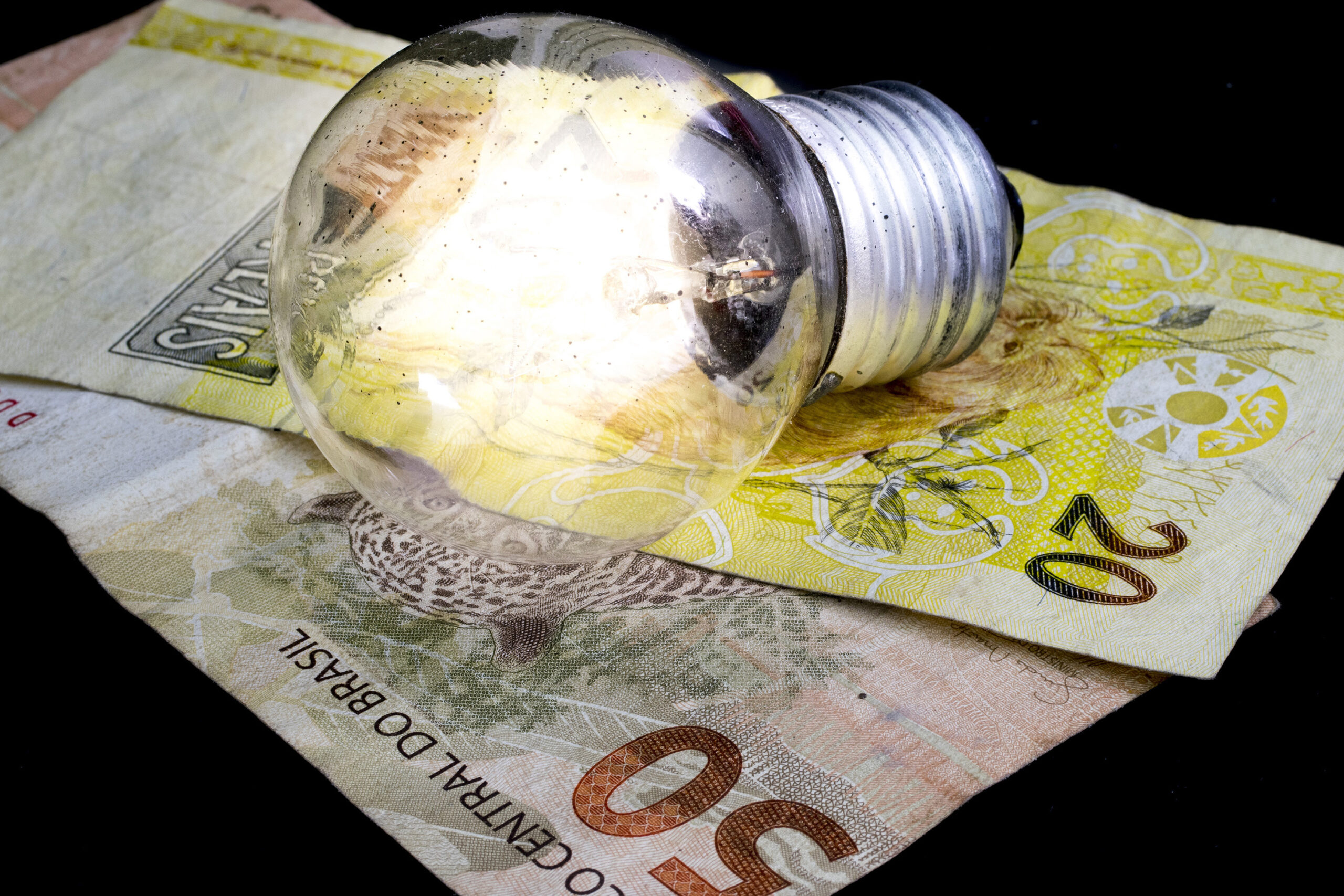 Conta de luz deverá ter reajuste de 14,5% em todo país