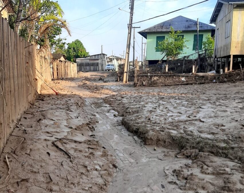 Segundo Distrito de Sena: Ruas com muita lama, sujeira e muito serviço à ser feito ainda pela frente
