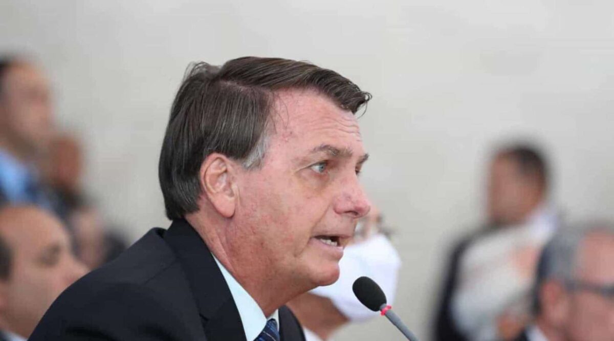 Bolsonaro: Brevemente, podemos ter invasão a mercados, fogo em ônibus e greves