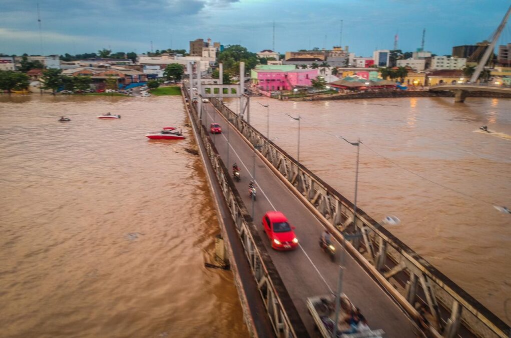 Rio Acre sobe e deve ultrapassar cota de transbordamento