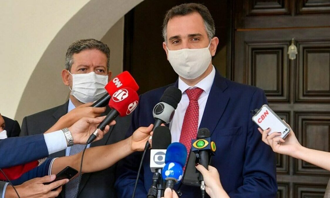 Presidentes da Câmara e do Senado cobram cronograma de vacinas do Ministério da Saúde