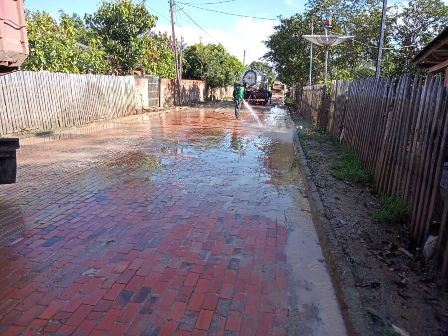 Deracre conclui trabalho de limpeza das ruas de Sena Madureira