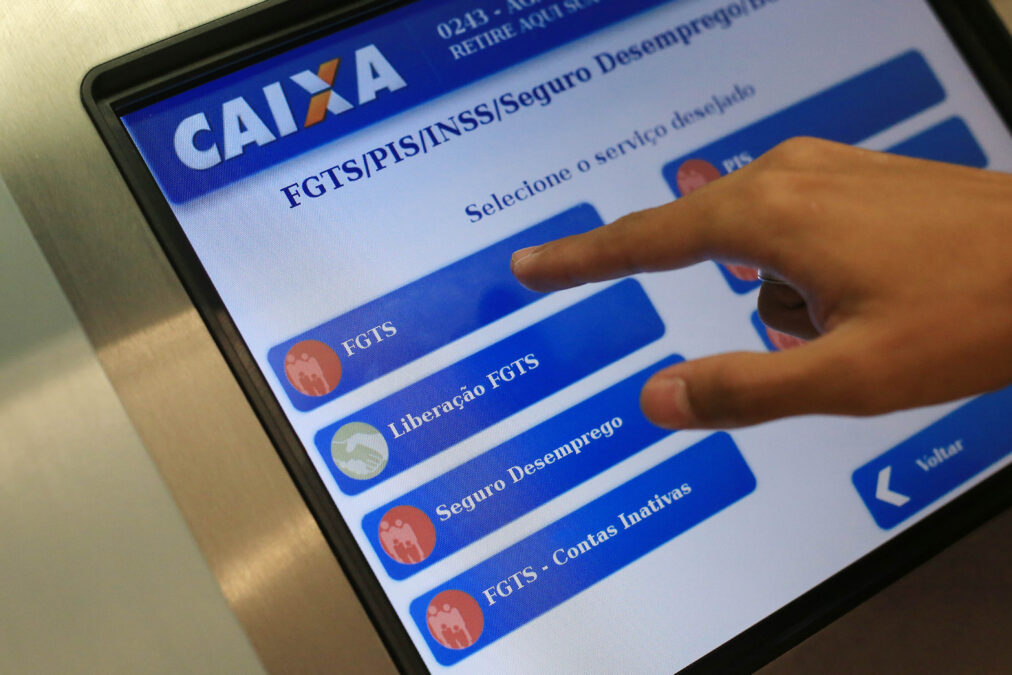 Trabalhadores já podem solicitar por calamidade saque do FGTS