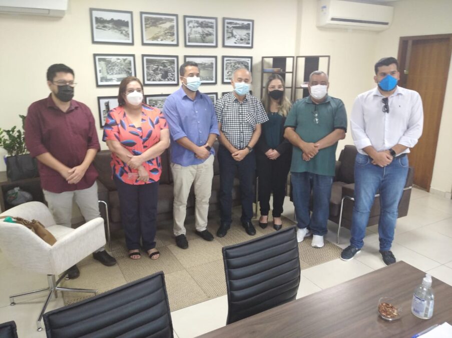 Após criação de consórcio, prefeito de Sena anuncia compra de 40 mil doses de vacina contra à covid-19
