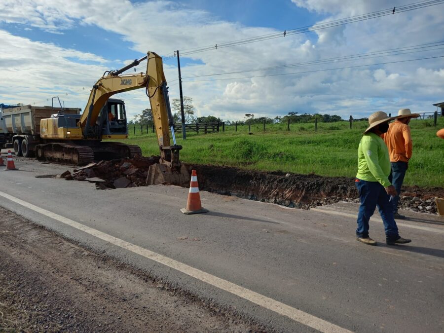 DNIT realiza reparos na BR-364 entre Rio Branco e Sena Madureira