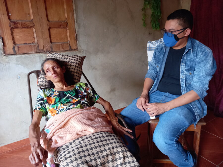 Em Sena, moradora que fará transplante de fígado fora do Acre pede ajuda
