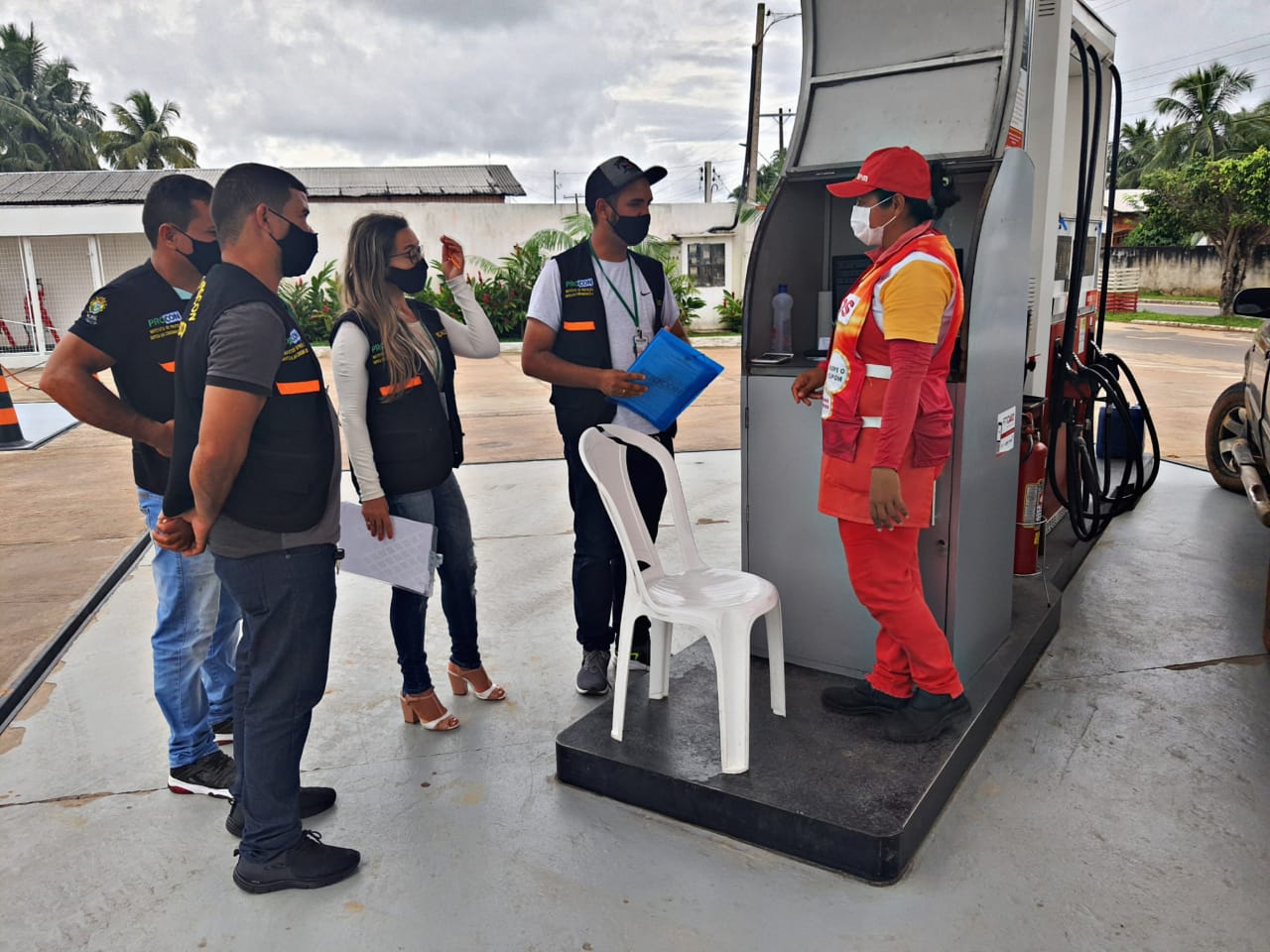 Procon alerta que postos devem informar composição do preço de combustíveis