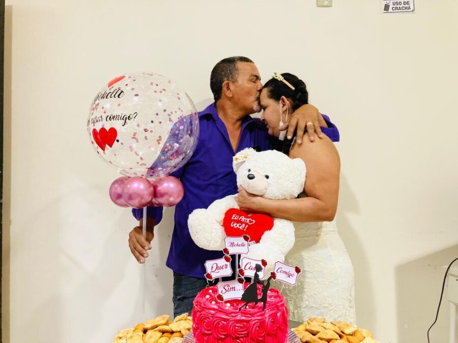 Internada há mais de 1 mês com Covid-19, paciente é pedida em casamento em enfermaria de hospital no AC