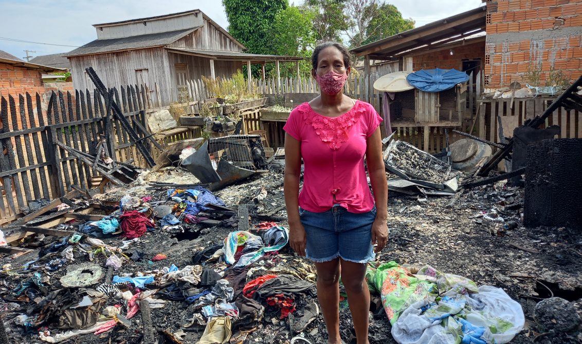 Em Sena Madureira, família que perdeu tudo em incêndio pede ajuda