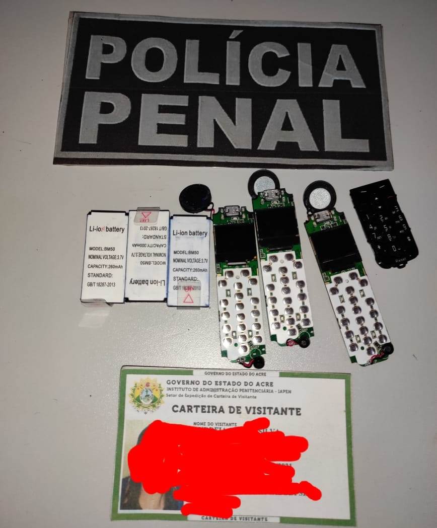 Durante revista, três aparelhos celulares são apreendidos no presídio de Sena